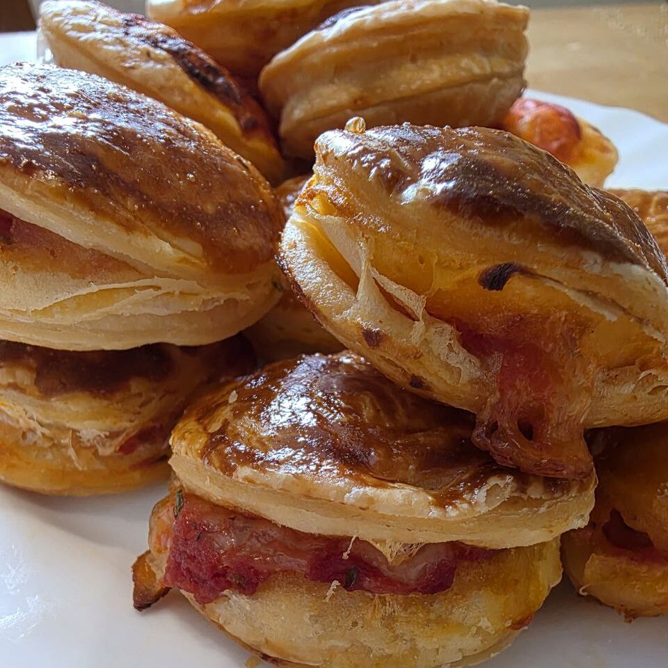 Pizzette di Sfoglia Ripiene Senza Glutine